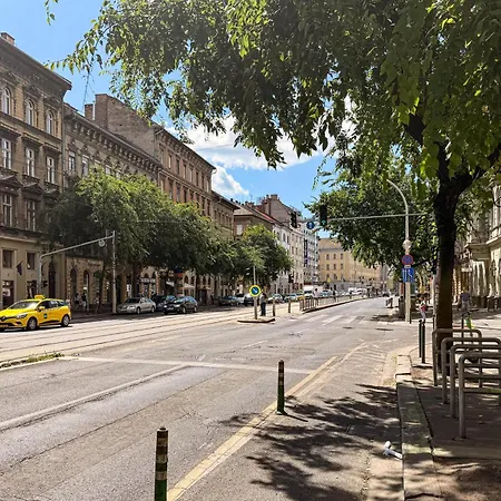 Colorful Location Ac Budapesta