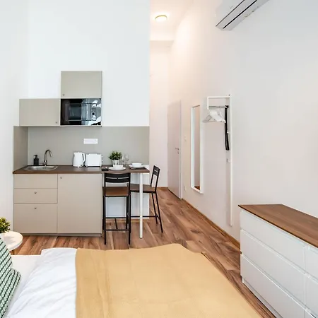 Colorful Location Ac * بودابست