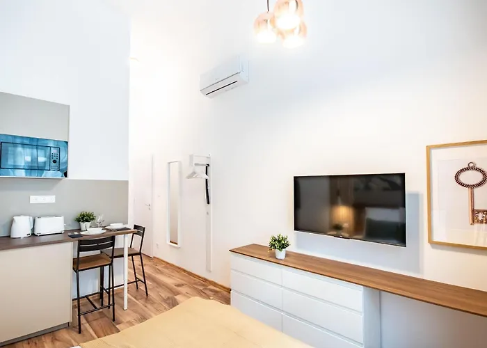 Colorful Location Ac Apartman