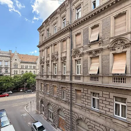 Colorful Location Ac * Budapest